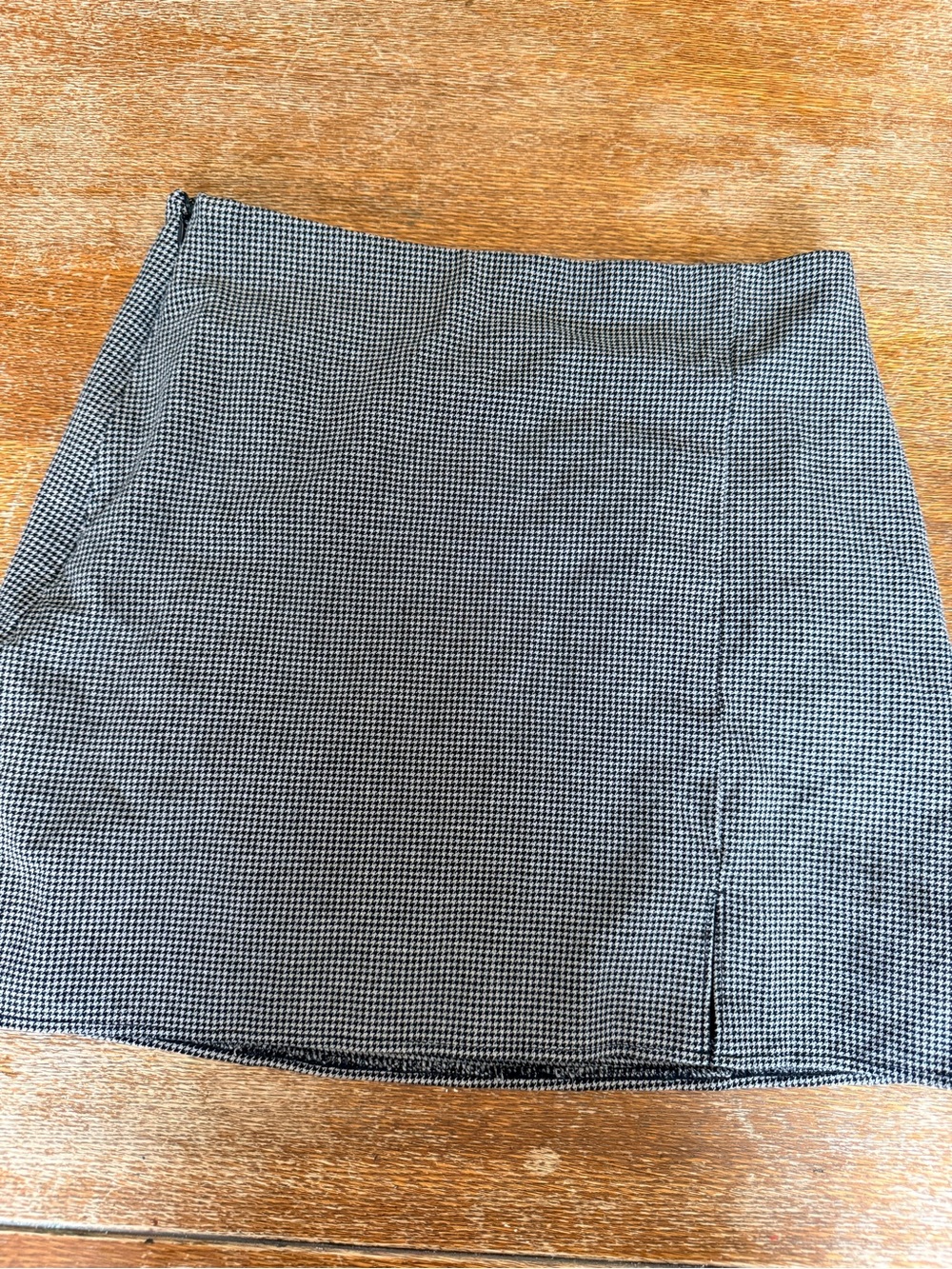 Old Navy Black & White Mini Skirt - Picture 1 of 2